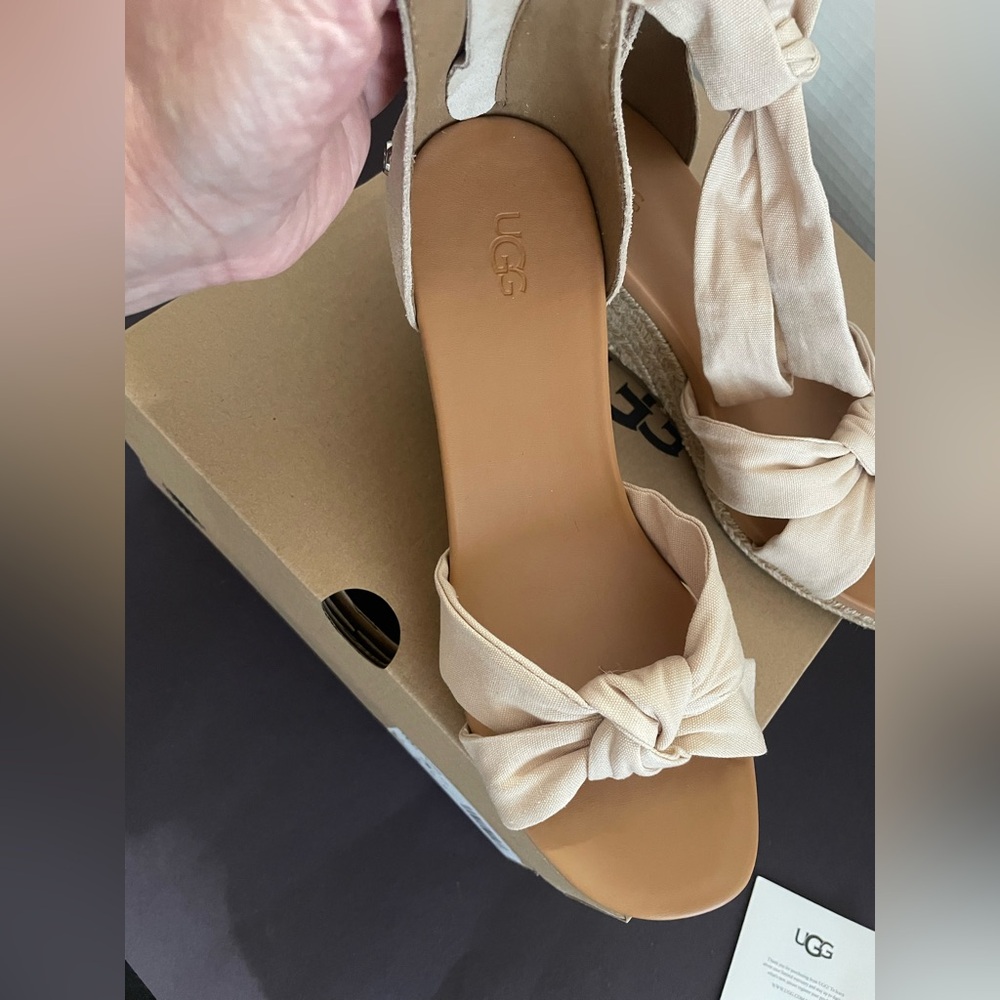 UGG Women's Yarrow Sandals size 9 Bnib - Picture 9 of 12